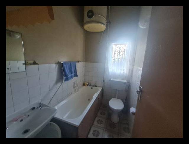 3 BEDROOM HOUSE FOR SALE IN REDFERN